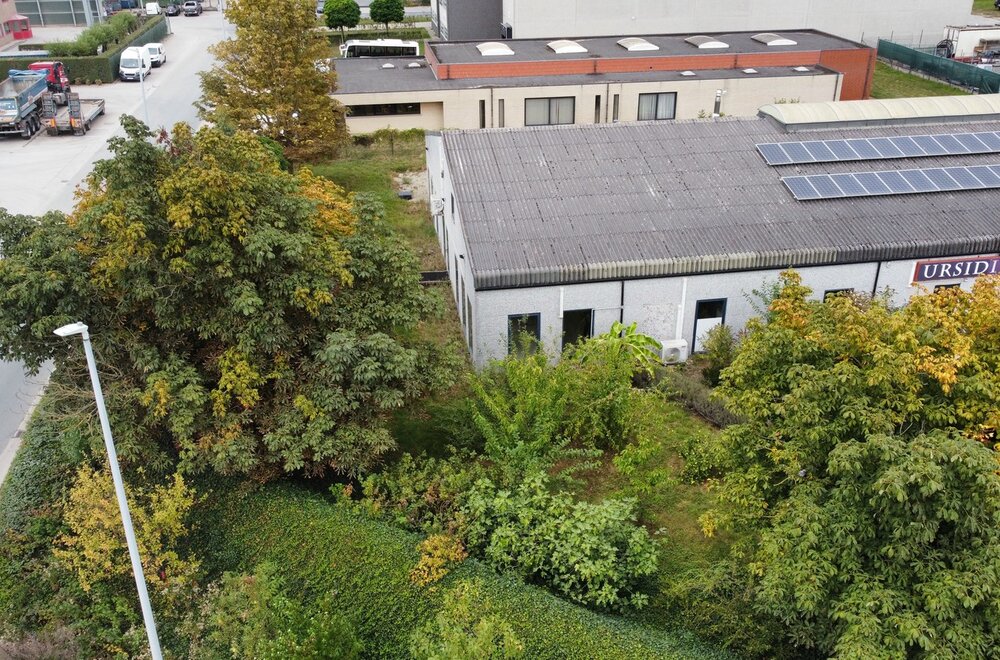 magazijn-met-woning-en-kantoor-te-koop-in-industriezone-te-lebbeke003.jpg