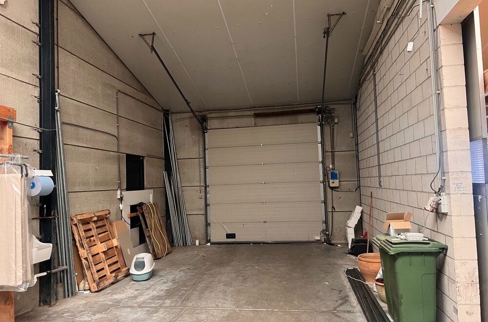 magazijn-met-woning-en-kantoor-te-koop-in-industriezone-te-lebbeke007.jpg
