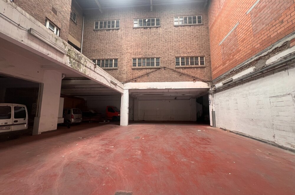 voormalig-fabriekspand-in-het-centrum-van-antwerpen-ideaal-voor-ontwikkeling-kantoren-wooneenheden004.jpg
