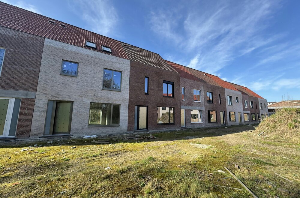 nieuwbouwwoning-met-3-slaapkamers-op-centrale-maar-rustige-ligging-te-koop-te-kortrijk-001.jpg
