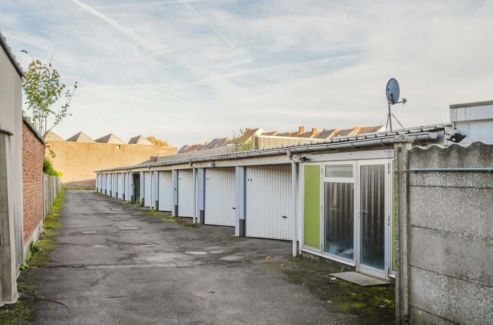 opbrengsteigendom-bestaande-uit-12-garages-huis-en-appartement017.jpg