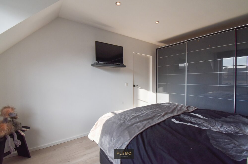 recente-woning-met-4-slaapkamers-op-toplocatie-te-wenduine-012.jpg