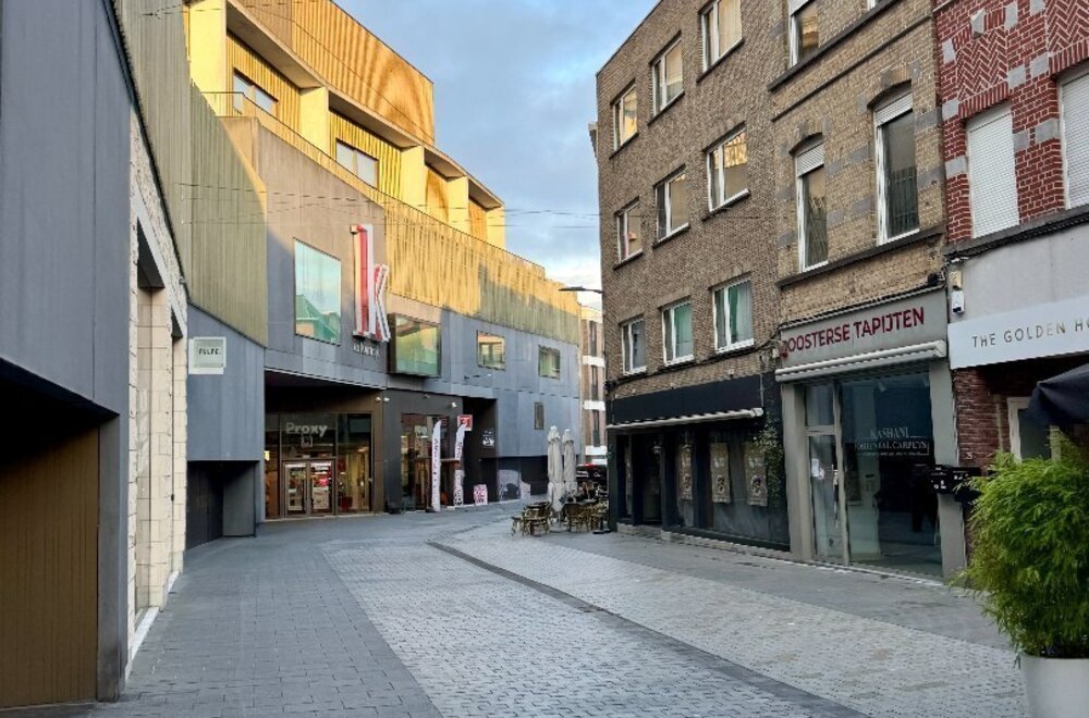 opbrengsteigendom-met-winkel-en-appartementen-op-toplocatie-in-kortrijk002.jpg