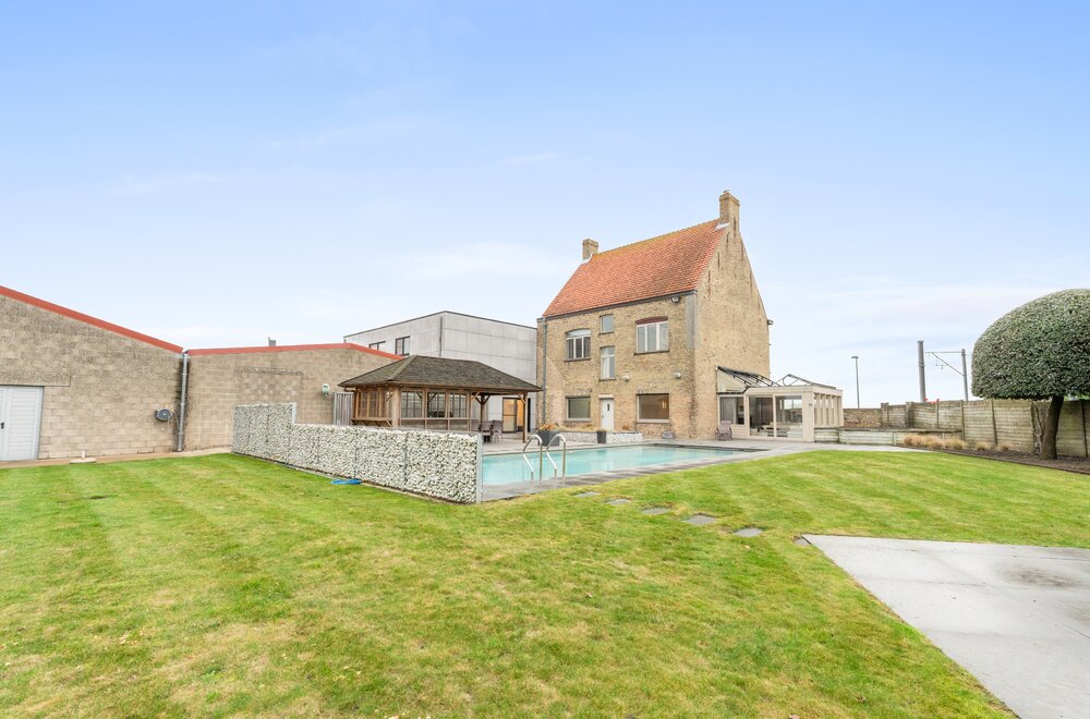 woning-met-kantoorgebouw-en-loodsen-in-avekapelle017.jpg