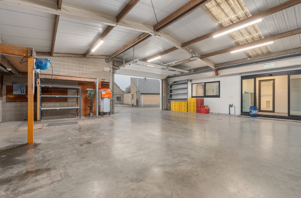 woning-met-kantoorgebouw-en-loodsen-in-avekapelle024.jpg
