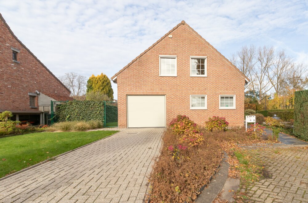 goed-gelegen-woning-met-tuin-en-garage-in-hove001.jpg
