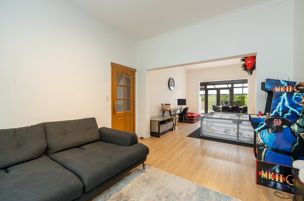ruime-woning-met-3-tot-5-slaapkamers-nabij-centrum-mortsel004.jpg
