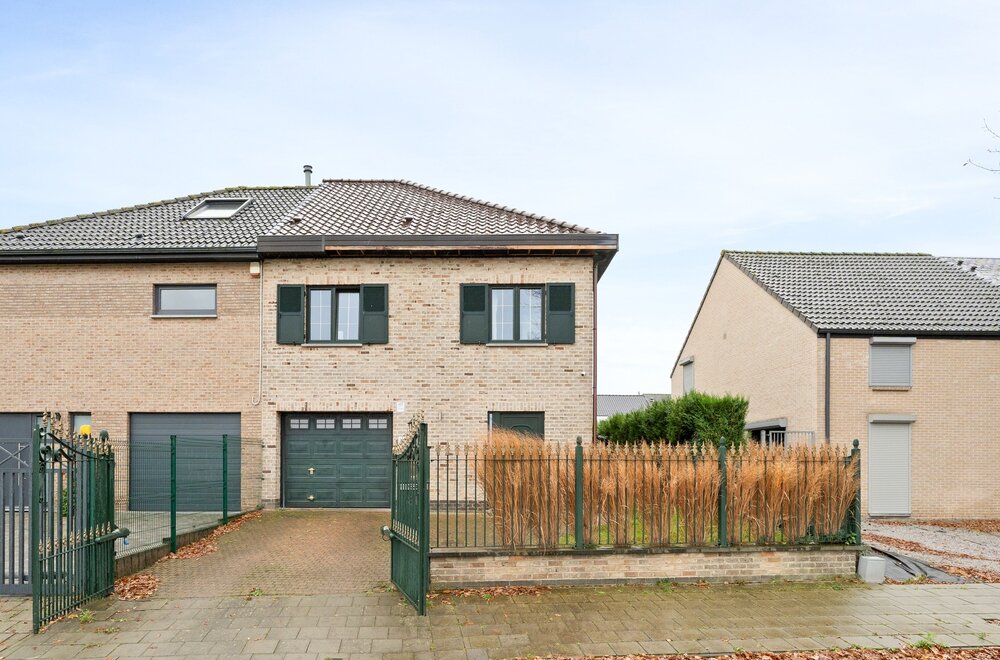 halfopen-woning-met-tuin-en-garage-in-vilvoorde001.jpg