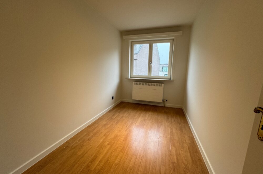 gerenoveerd-twee-slaapkamer-appartement-met-2-terrassen-en-private-ondergrondse-parking-en-2-kelderbergingen-te-koop-via-expert-immo009.jpg