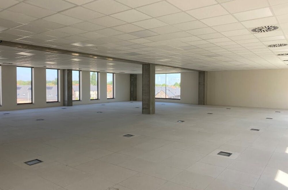 nieuwbouw-kantoor-van-ca-831-m-op-r-plaza-te-roeselare006.jpg