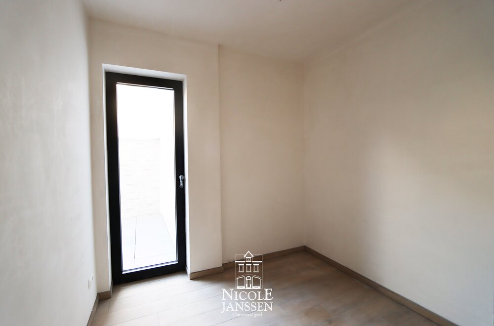 file_1765441440_Nicole_Janssen_-_Kolonel_Aertsplein_12B02_Maaseik_-_appartement_te_koop_-_slaapkamer_1.jpg