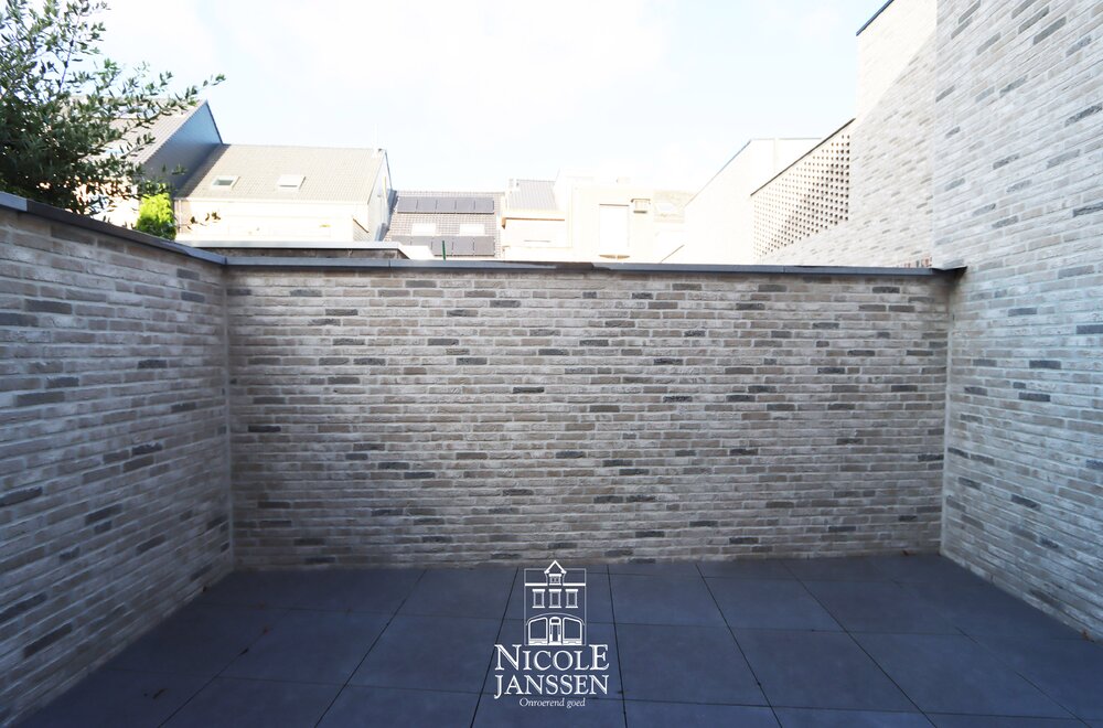 file_1765441442_Nicole_Janssen_-_Kolonel_Aertsplein_12B02_Maaseik_-_appartement_te_koop_-_terras.jpg