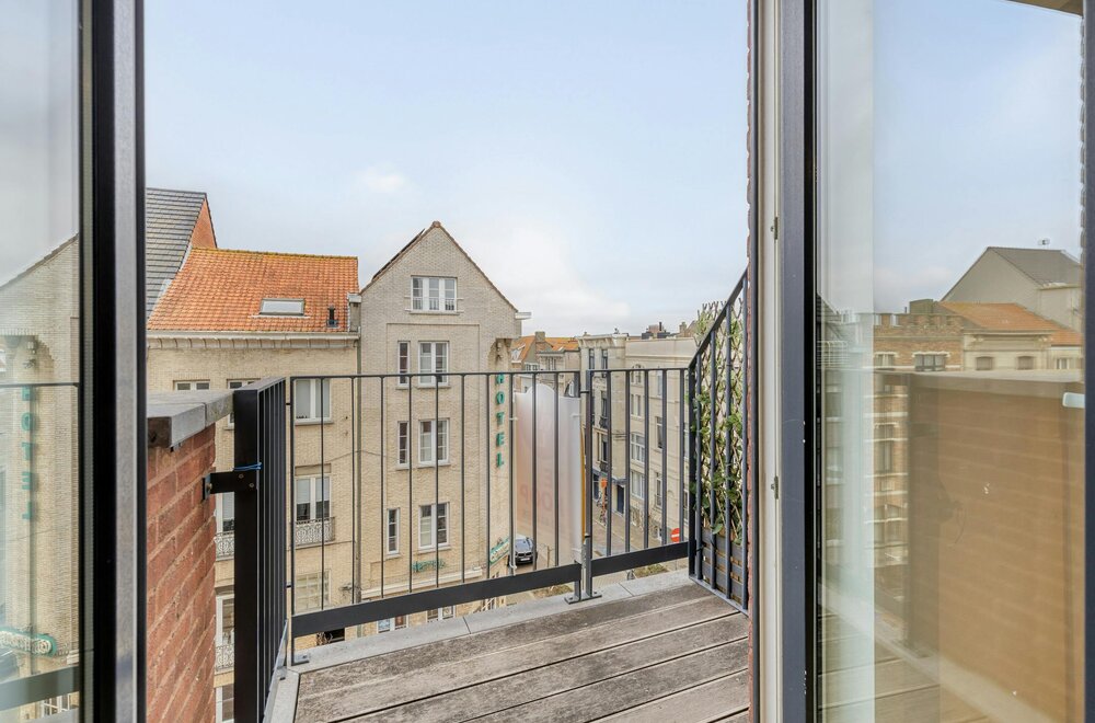 lichtrijk-duplex-appartement-te-koop-in-centrum-blankenberge010.jpg
