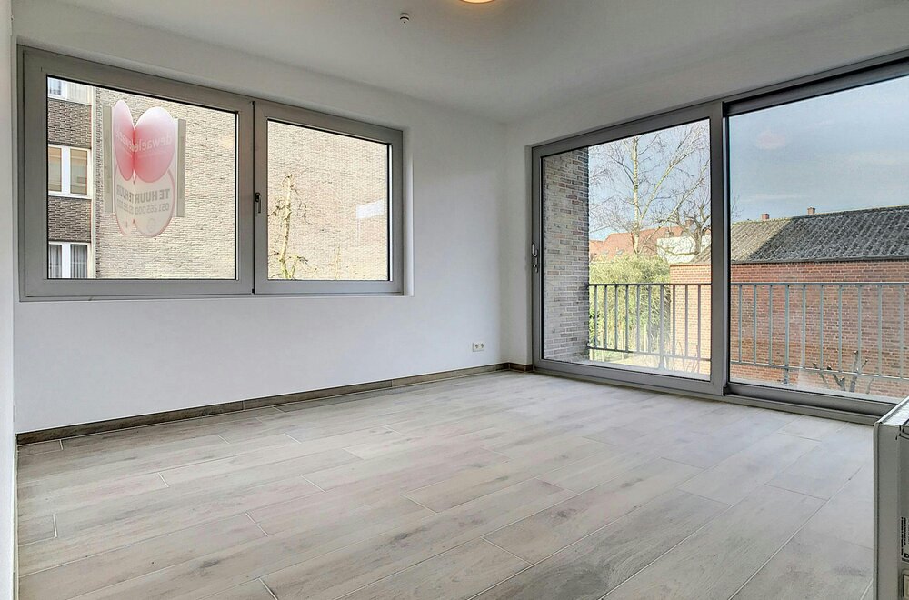 top-investering-met-1-slaapkamer-en-terras-te-roeselare-001.jpg