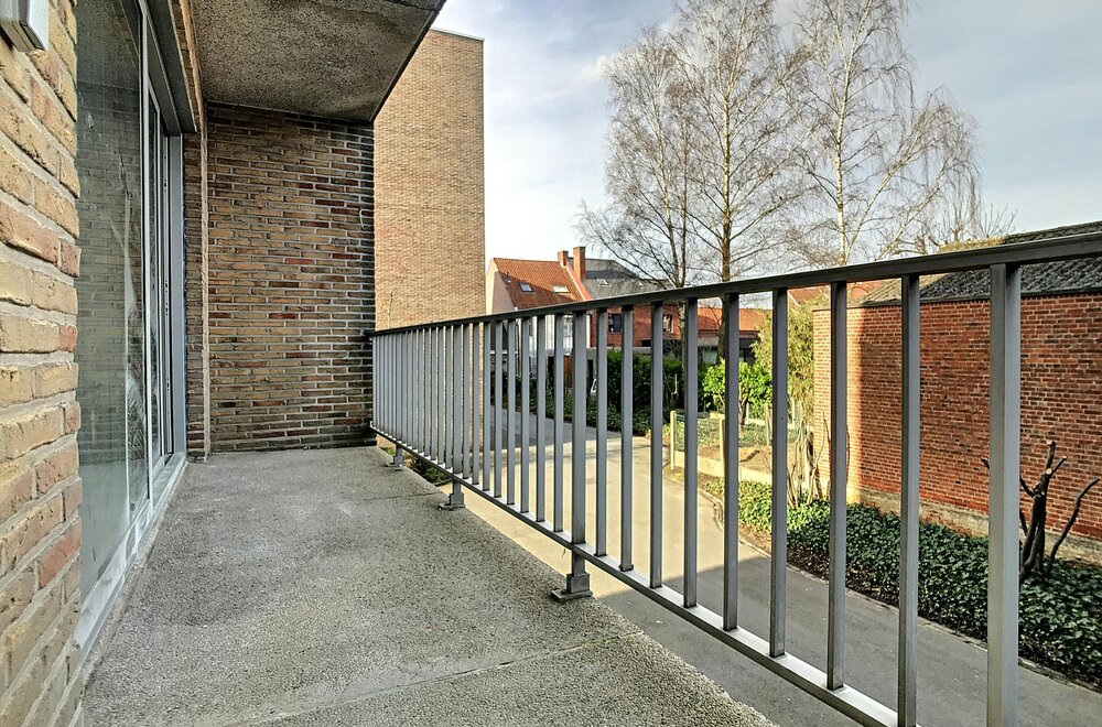 top-investering-met-1-slaapkamer-en-terras-te-roeselare-007.jpg