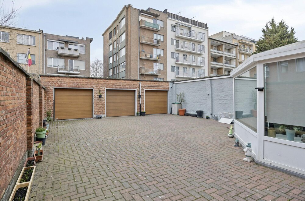 gerenoveerd-hoekappartement-met-garage-te-koop-in-merksem013.jpg