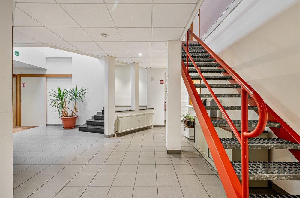 kantoorgebouw-met-bruikbare-vloeroppervlakte-van-900m-en-vijf-parkeerplaatsen-te-aalst006.jpg