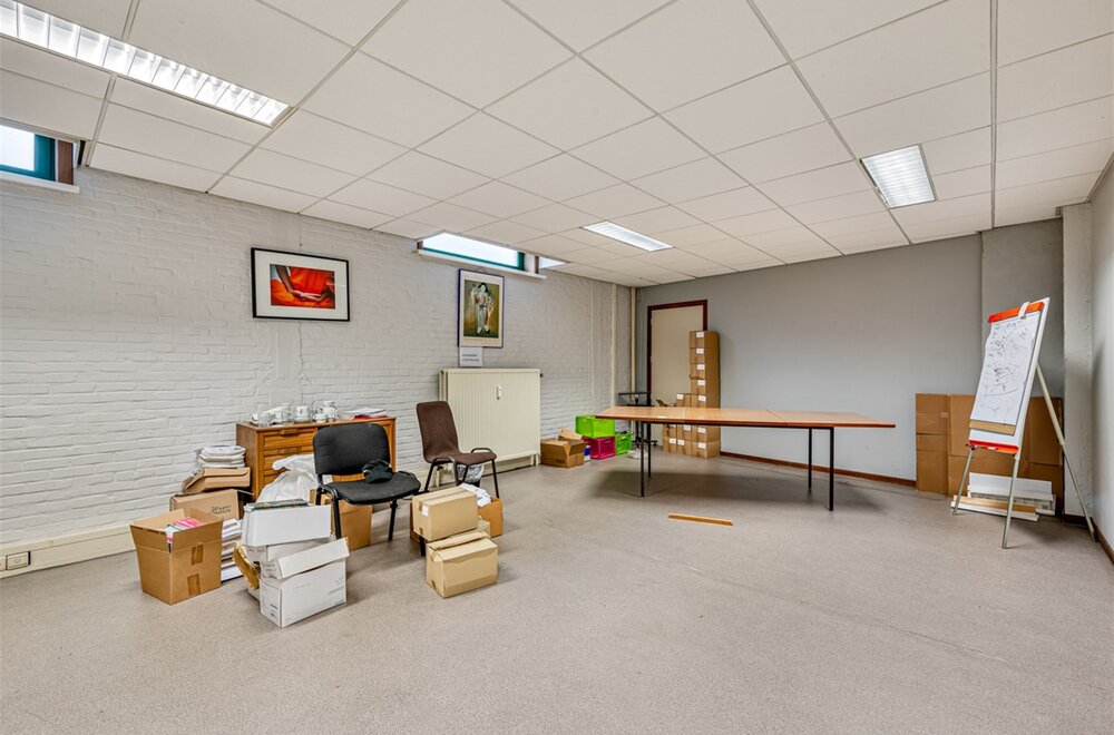 kantoorgebouw-met-bruikbare-vloeroppervlakte-van-900m-en-vijf-parkeerplaatsen-te-aalst016.jpg