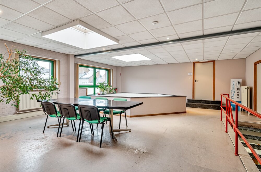 kantoorgebouw-met-bruikbare-vloeroppervlakte-van-900m-en-vijf-parkeerplaatsen-te-aalst027.jpg