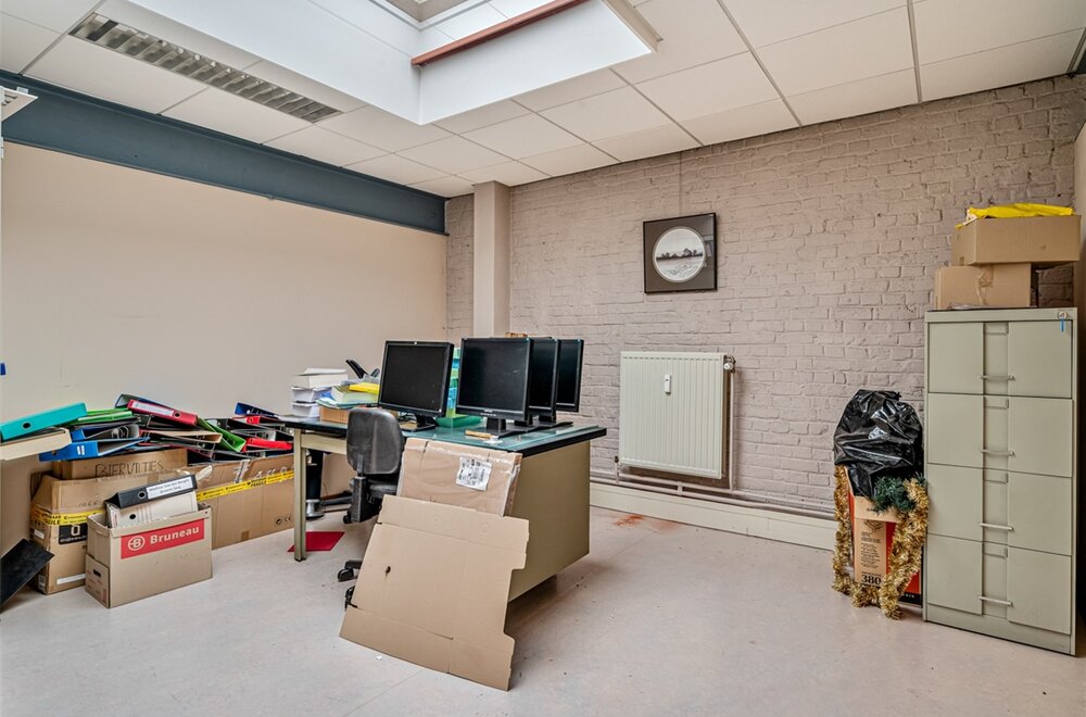 kantoorgebouw-met-bruikbare-vloeroppervlakte-van-900m-en-vijf-parkeerplaatsen-te-aalst032.jpg