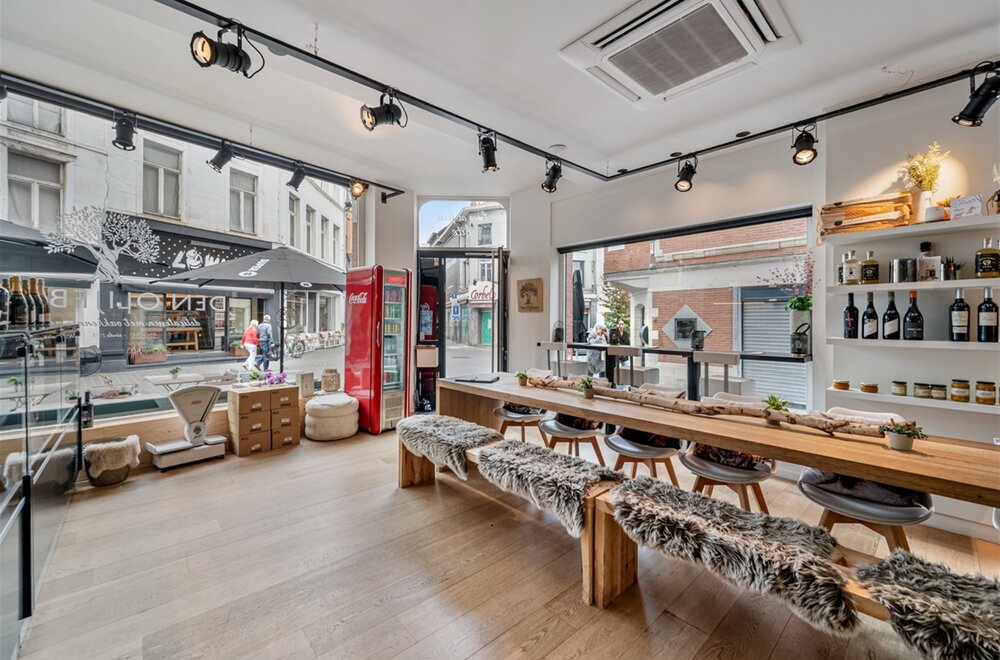 gerenoveerde-opbrengsteigendom-bestaande-uit-handelspand-en-3-appartementen005.jpg