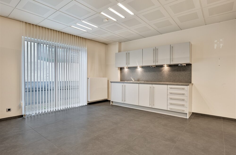 -handelsruimte-kantoor-111-m-nabij-de-varkensmarkt-aalst006.jpg