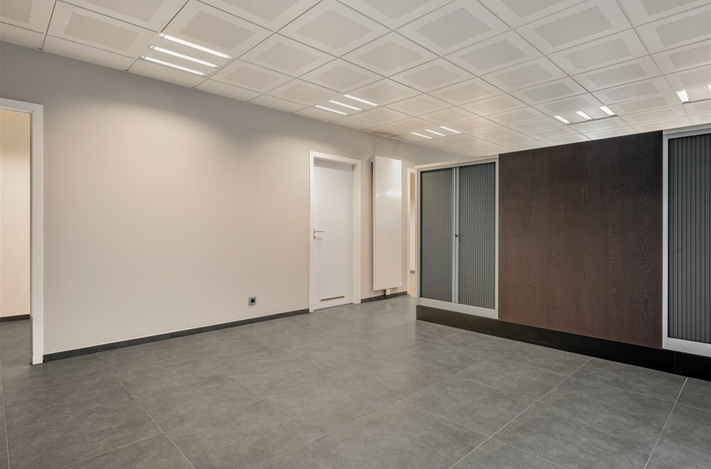 -handelsruimte-kantoor-111-m-nabij-de-varkensmarkt-aalst007.jpg