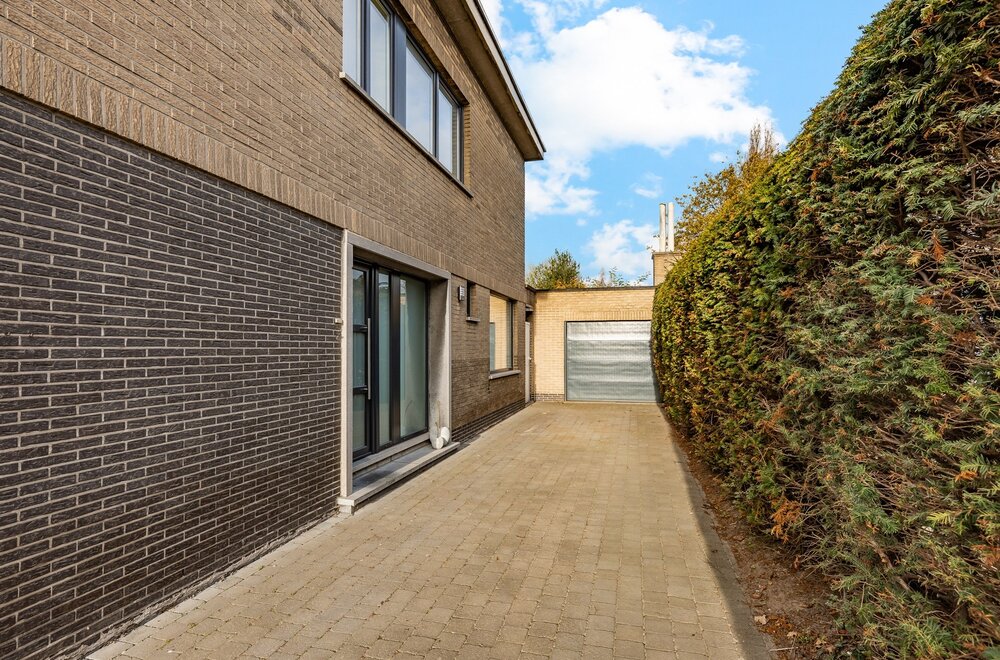 modern-ingerichte-gezinswoning-met-uitstekende-ligging-nabij-aalst025.jpg