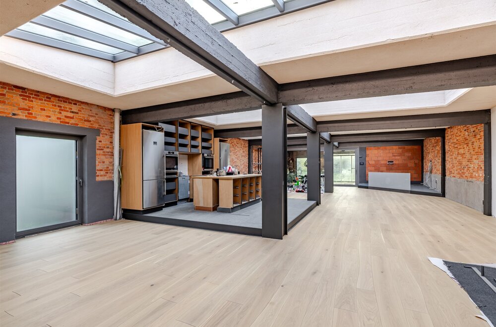 unieke-loft-290m-met-atelier-studio-tuin-n-magazijn-200m-001.jpg