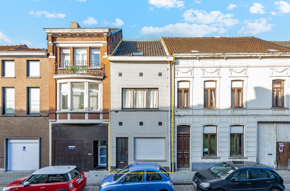 rijwoning-met-4-mogelijke-slaapkamers-tussen-varkensmarkt-en-olv-ziekenhuis001.jpg
