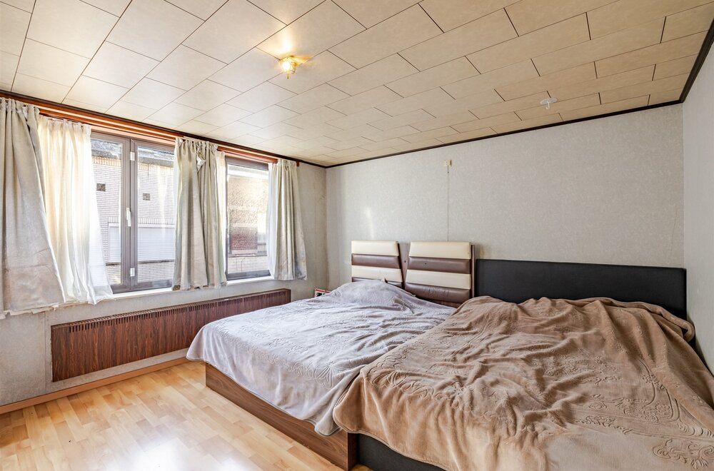 rijwoning-met-4-mogelijke-slaapkamers-tussen-varkensmarkt-en-olv-ziekenhuis011.jpg