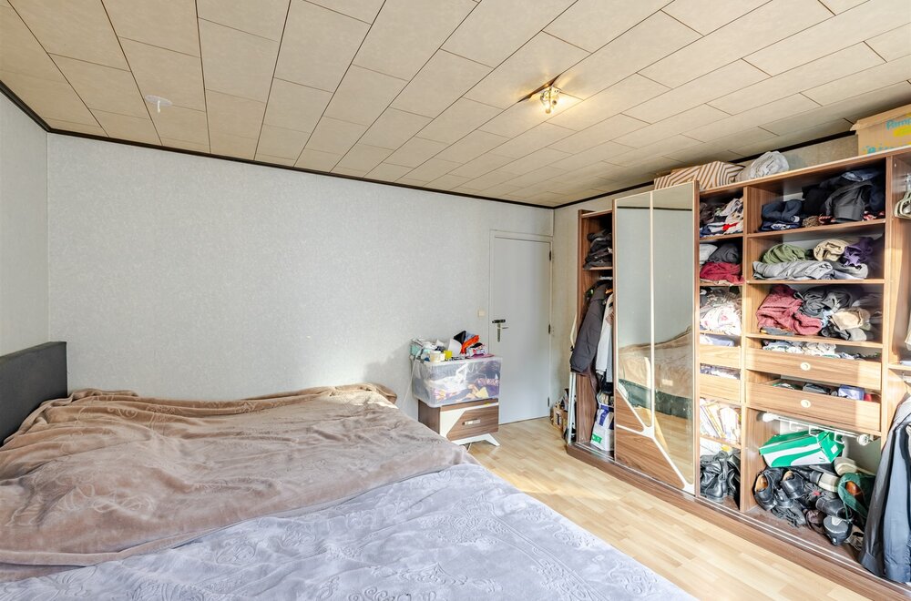 rijwoning-met-4-mogelijke-slaapkamers-tussen-varkensmarkt-en-olv-ziekenhuis013.jpg