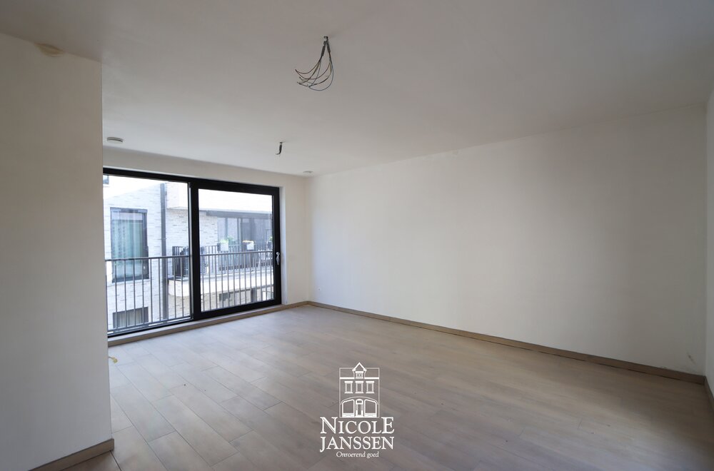 file_1768468613_Nicole_Janssen_-_Kolonel_Aertsplein_12B11_Maaseik_-_appartement_te_koop_-_leefruimte3.jpg