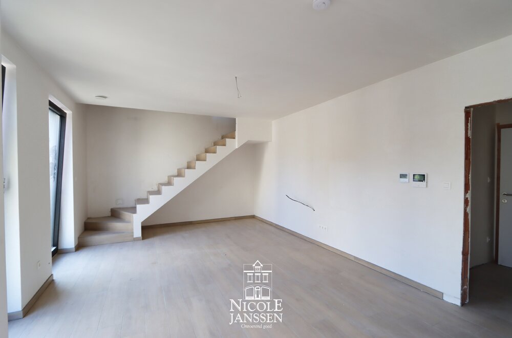 file_1768468895_Nicole_Janssen_-_Kolonel_Aertsplein_12B13_Maaseik_-_appartement_te_koop_-_slaapkamer2.jpg