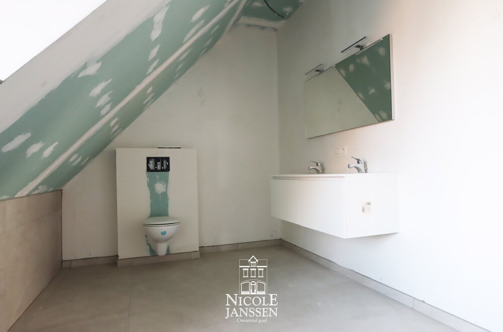 file_1768469064_Nicole_Janssen_-_Kolonel_Aertsplein_A22_Maaseik_-_appartement_te_koop_-_badkamer.jpg