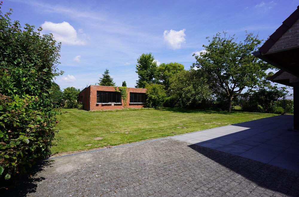prachtige-halfopen-villa-met-zicht-op-groen-ruimte-rust-en-comfort-op-952-m-003.jpg