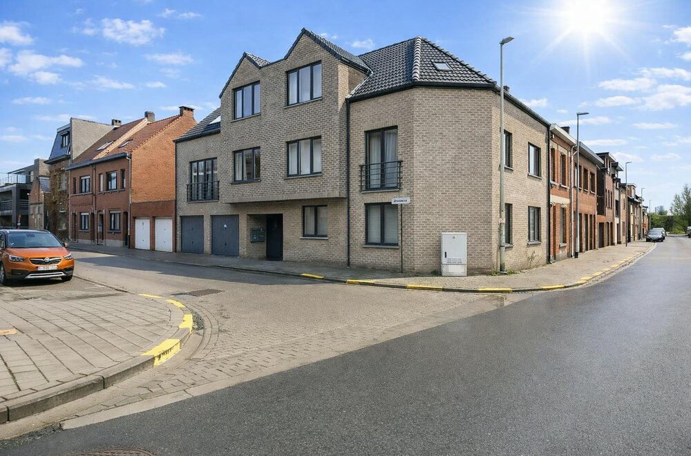 instapklaar-duplex-appartement-te-koop-in-kruibeke001.jpg