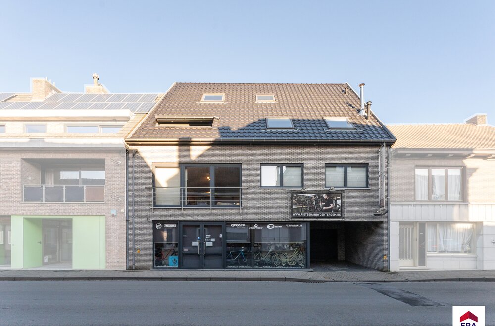 uniek-woning-met-polyvalente-ruimte-en-magazijn-op-1553m-003.jpg