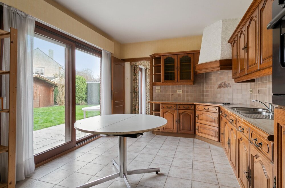 te-renoveren-alleenstaande-woning-met-ruime-tuin-te-loppem009.jpg