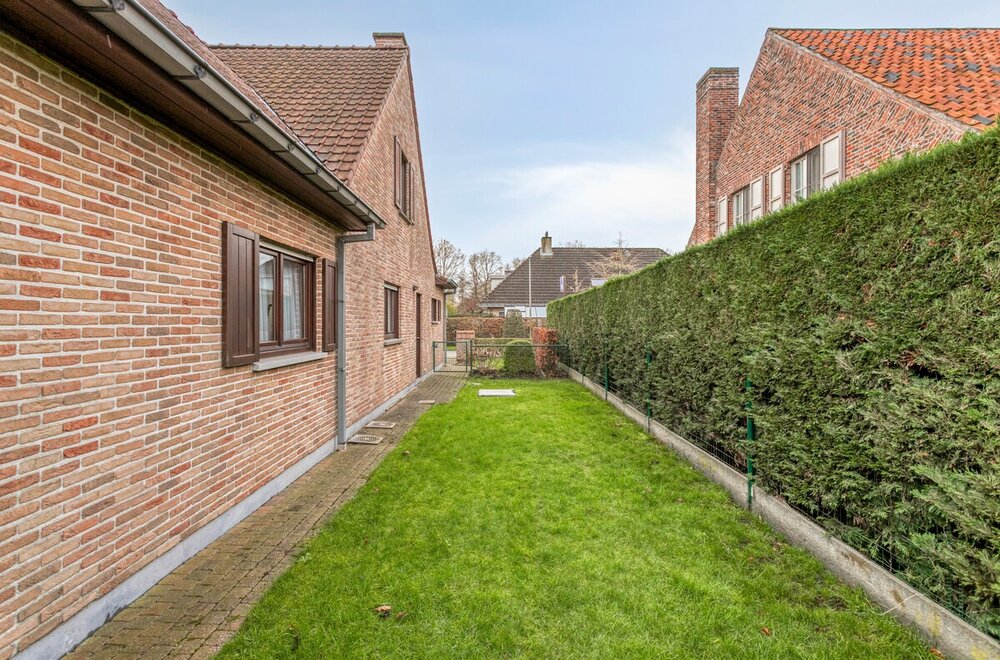te-renoveren-alleenstaande-woning-met-ruime-tuin-te-loppem024.jpg