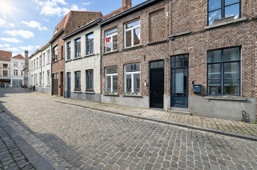 gerenoveerde-woning-met-drie-slaapkamers-te-koop-in-brugge-001.jpg