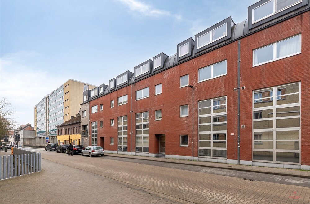net-gerenoveerde-studio-vlakbij-het-st-pietersplein-in-gent011.jpg