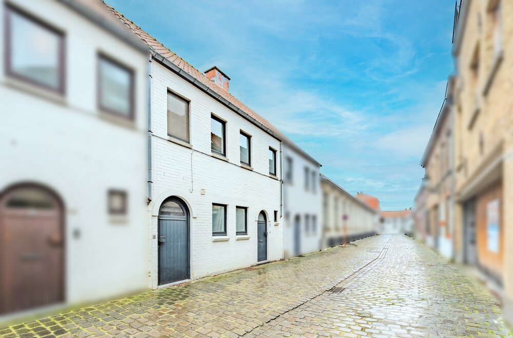 charmante-woning-met-zonnige-tuin-en-fietsberging-te-brugge002.jpg