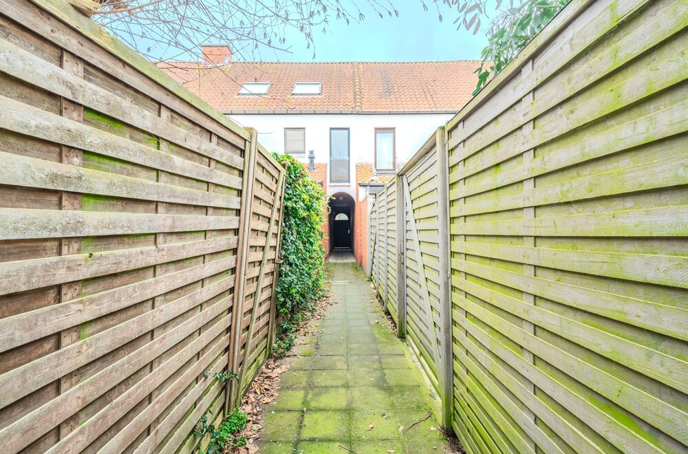 charmante-woning-met-zonnige-tuin-en-fietsberging-te-brugge026.jpg