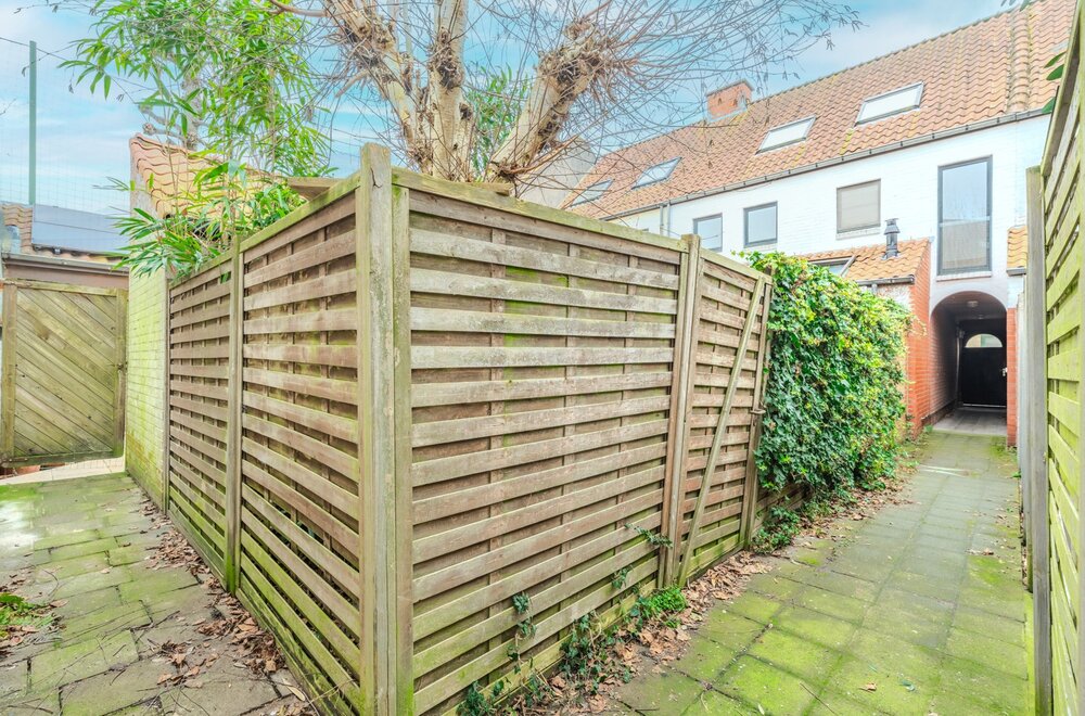 centrum-brugge-charmante-woning-met-zonnige-tuin-en-fietsenberging027.jpg