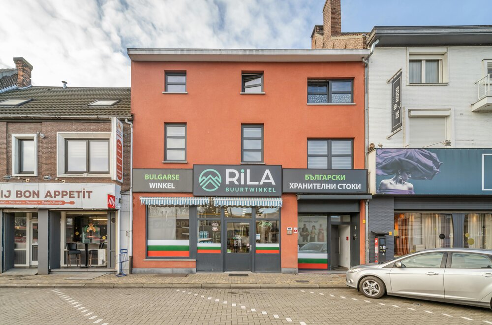 rendabele-opbrengsteigendom-met-handelspand-magazijn-woonst-en-2-appartementen-in-genk001.jpg