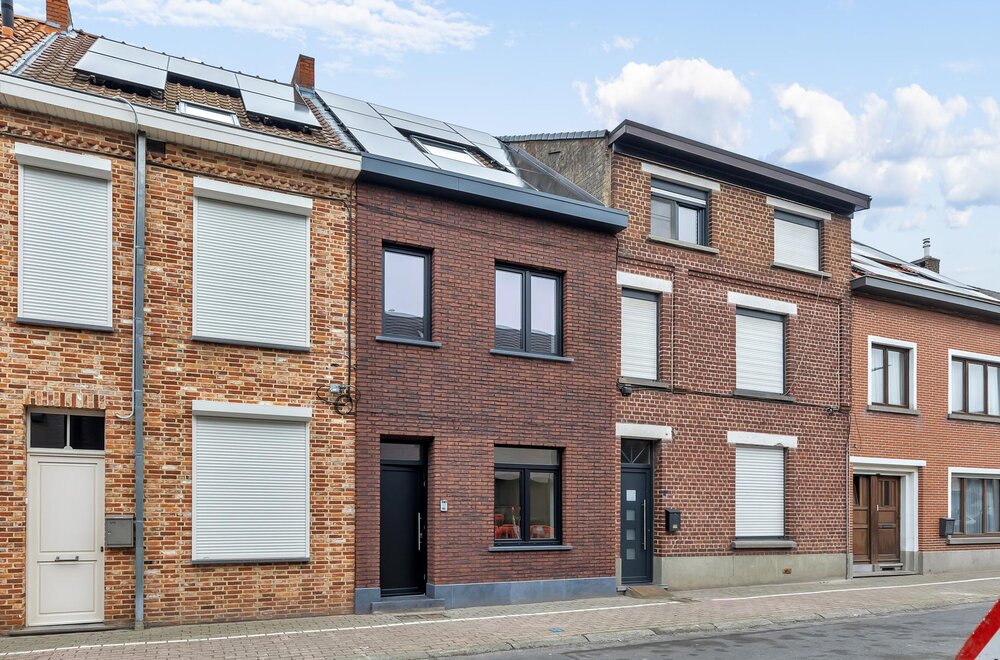 instapklare-volledig-gerenoveerde-woning-in-onkerzele018.jpg