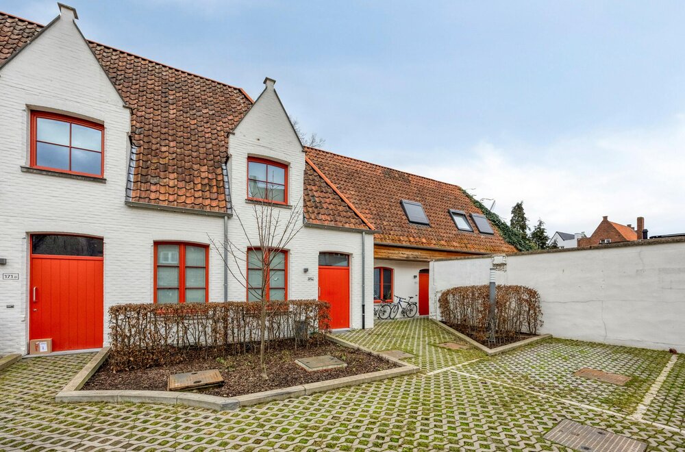 perfect-uitgeruste-herenwoning-met-3-slaapkamers-in-brugge001.jpg