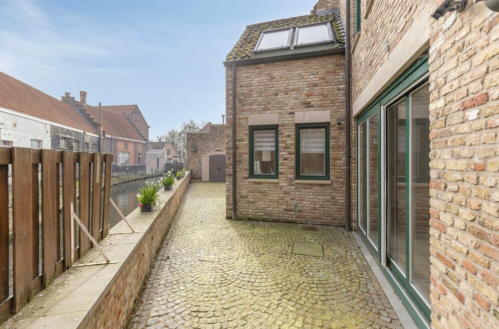 uniek-gelijkvloers-appartement-aan-het-minnewater-te-brugge010.jpg