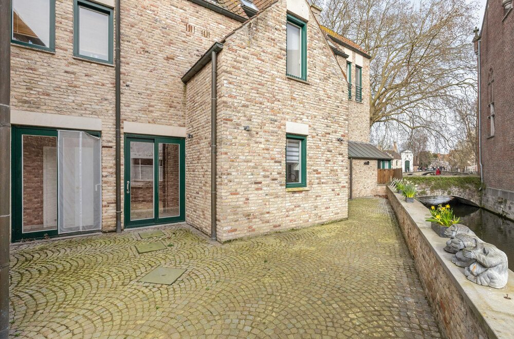 uniek-gelijkvloers-appartement-aan-het-minnewater-te-brugge011.jpg